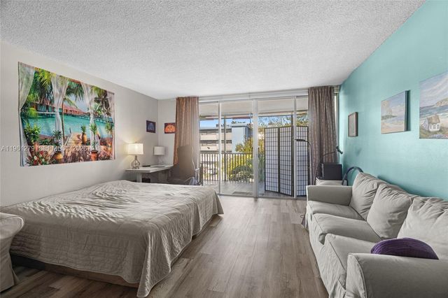 1690 NE 191st St 314-1, Miami, FL 33179