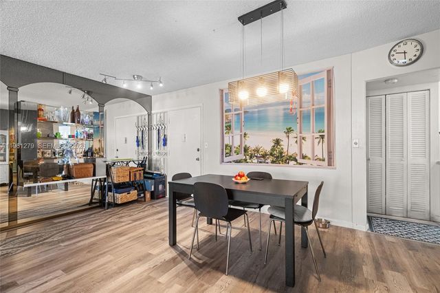 1690 NE 191st St 314-1, Miami, FL 33179