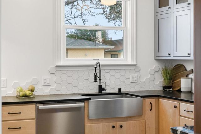 618 9th Avenue, San Mateo, CA 94402