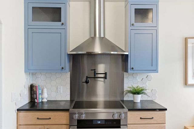 618 9th Avenue, San Mateo, CA 94402