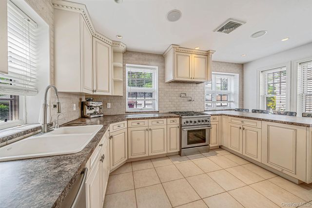 58 85th Street, Brooklyn, NY 11209