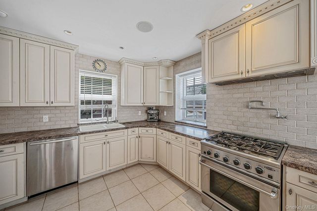 58 85th Street, Brooklyn, NY 11209