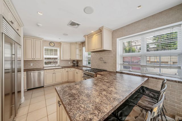 58 85th Street, Brooklyn, NY 11209