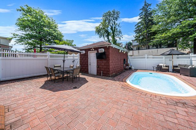 58 85th Street, Brooklyn, NY 11209