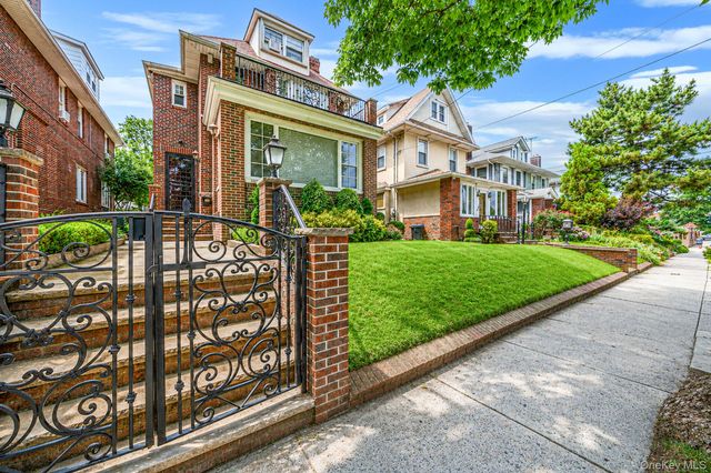 58 85th Street, Brooklyn, NY 11209