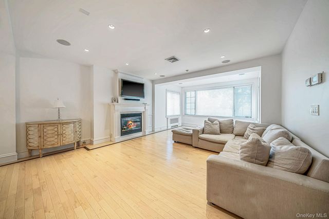 58 85th Street, Brooklyn, NY 11209