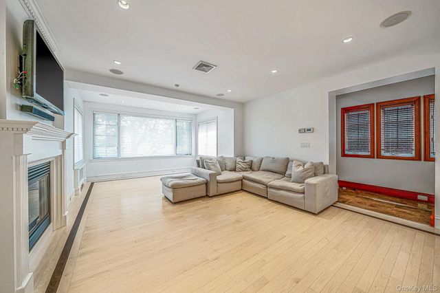 58 85th Street, Brooklyn, NY 11209