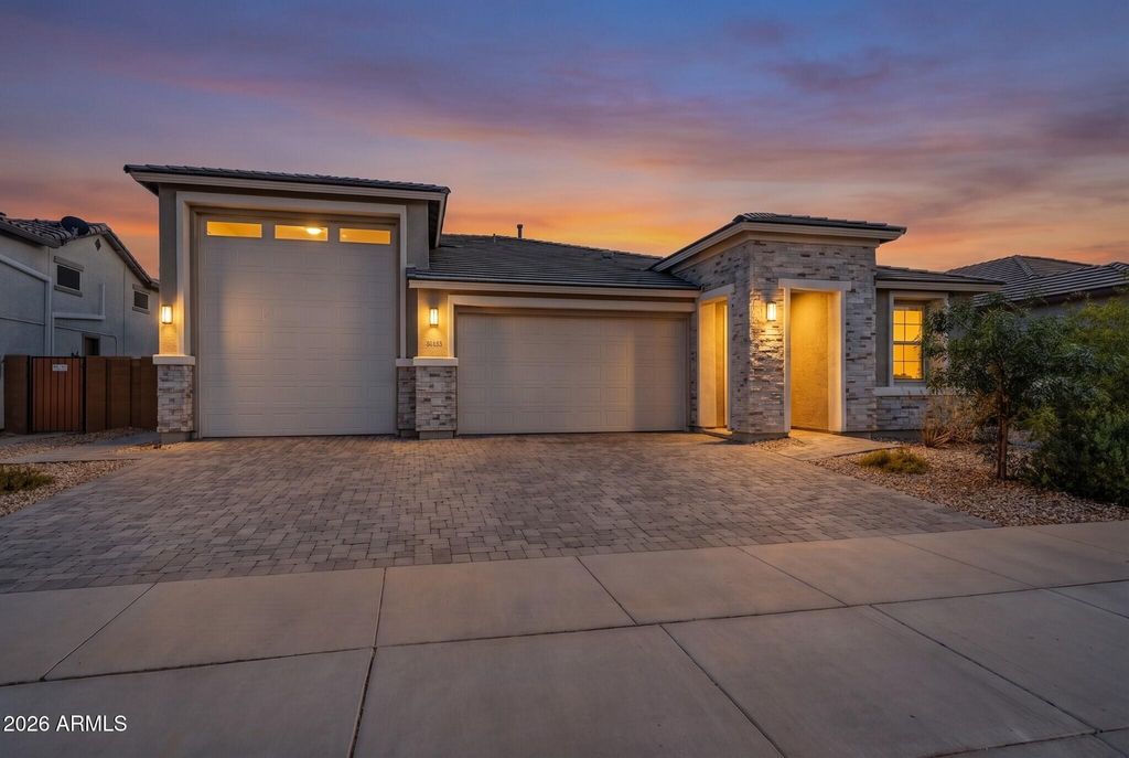 18585 W EL CORTEZ Place, Wittmann, AZ 85361
