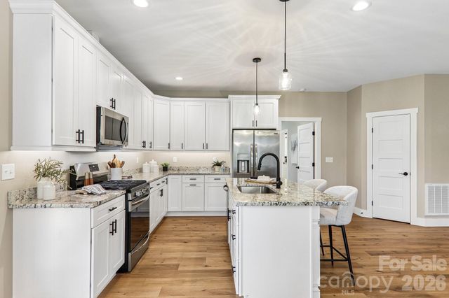 119 Olde Oak Way, Hendersonville, NC 28792