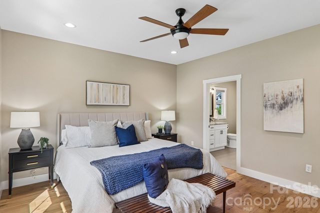 119 Olde Oak Way, Hendersonville, NC 28792