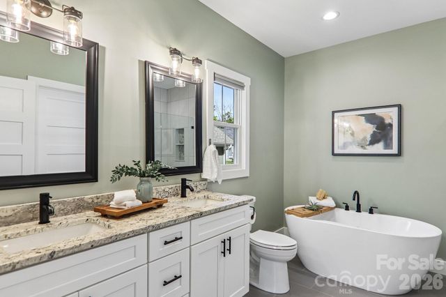119 Olde Oak Way, Hendersonville, NC 28792