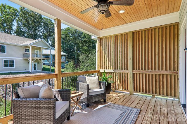 119 Olde Oak Way, Hendersonville, NC 28792