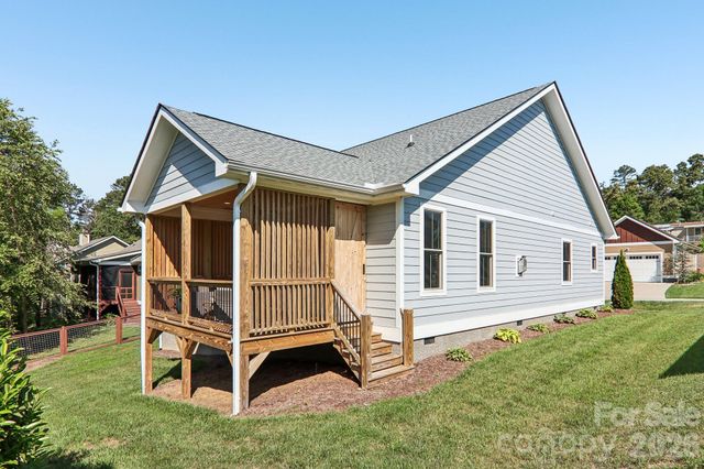 119 Olde Oak Way, Hendersonville, NC 28792