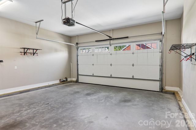 119 Olde Oak Way, Hendersonville, NC 28792