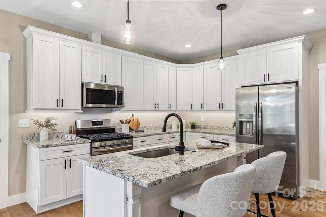 119 Olde Oak Way, Hendersonville, NC 28792