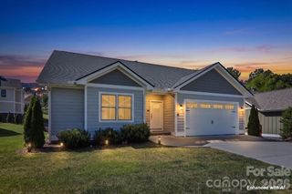 119 Olde Oak Way, Hendersonville, NC 28792