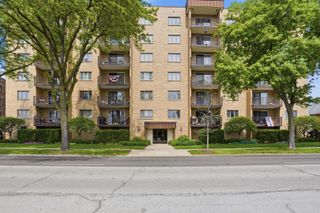 700 Graceland Avenue 207, Des Plaines, IL 60016