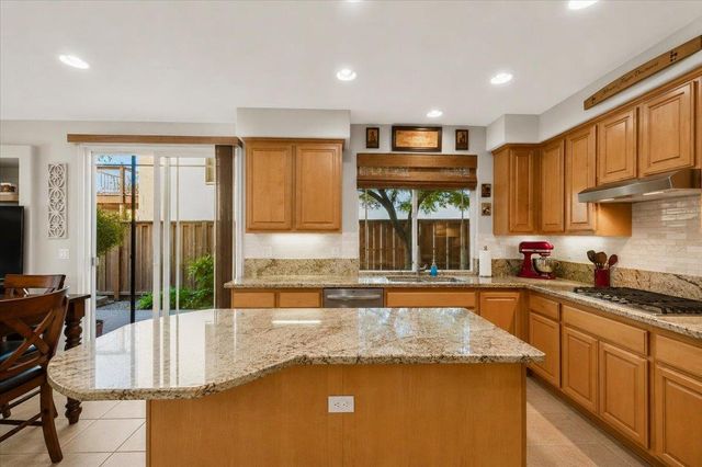 124 Blue Bonnet Ct, Roseville, CA 95661