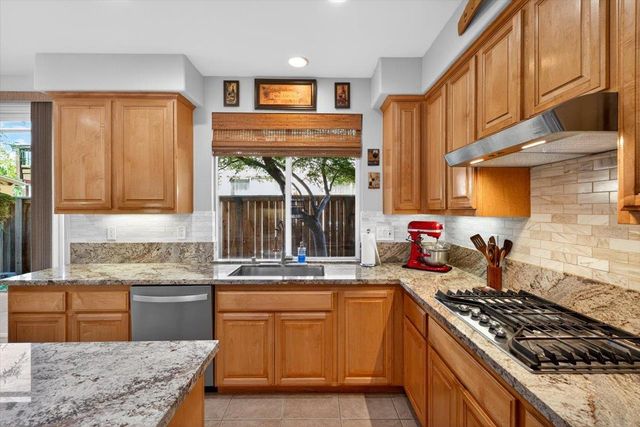 124 Blue Bonnet Ct, Roseville, CA 95661
