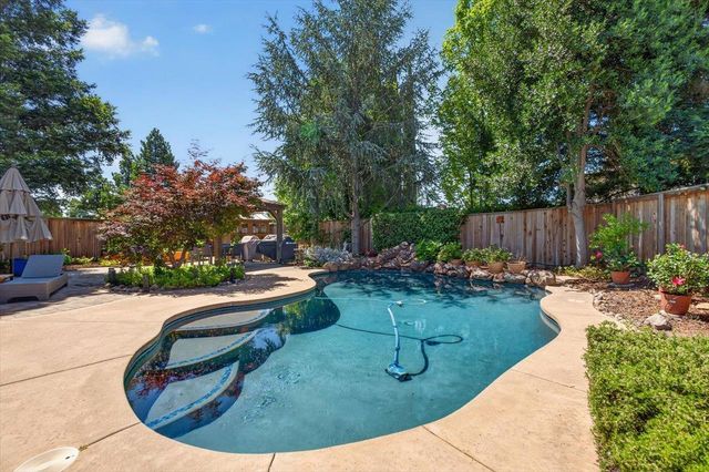 124 Blue Bonnet Ct, Roseville, CA 95661