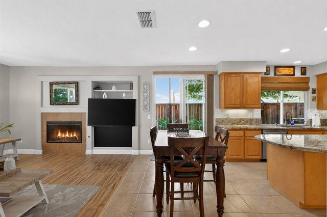 124 Blue Bonnet Ct, Roseville, CA 95661