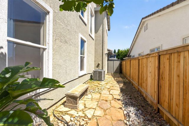 124 Blue Bonnet Ct, Roseville, CA 95661