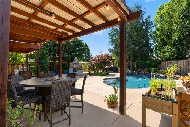 124 Blue Bonnet Ct, Roseville, CA 95661