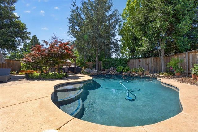 124 Blue Bonnet Ct, Roseville, CA 95661