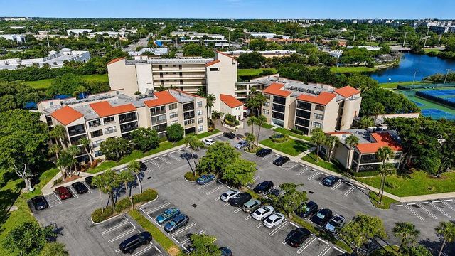 2322 S Cypress Bend Drive 311, Pompano Beach, FL 33069