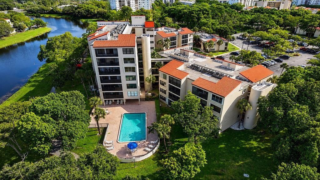 2322 S Cypress Bend Drive 311, Pompano Beach, FL 33069