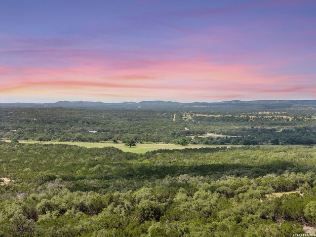 618 WINDMILL RIDGE DR, Blanco, TX 78606