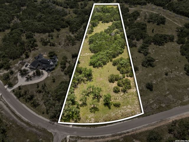 618 WINDMILL RIDGE DR, Blanco, TX 78606