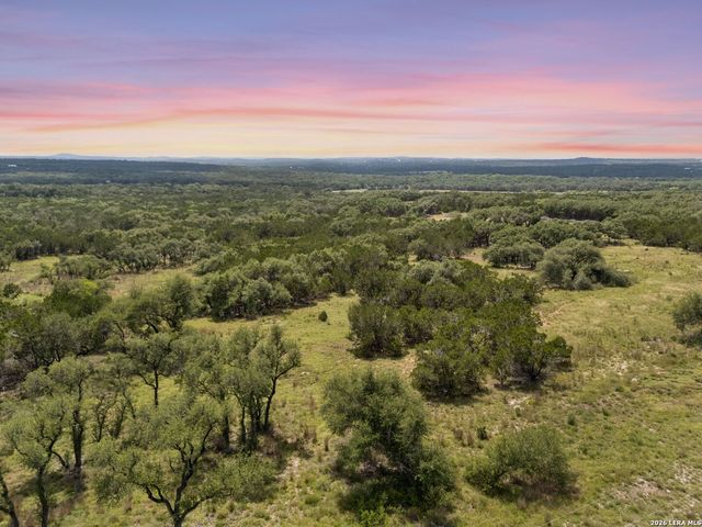618 WINDMILL RIDGE DR, Blanco, TX 78606