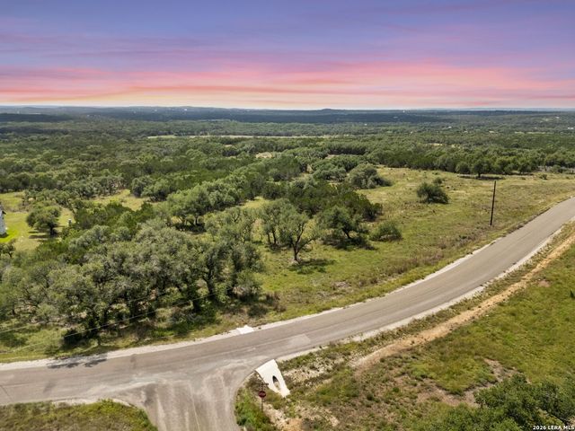 618 WINDMILL RIDGE DR, Blanco, TX 78606
