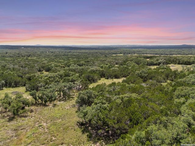 618 WINDMILL RIDGE DR, Blanco, TX 78606