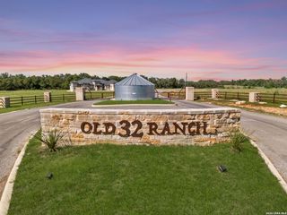 618 WINDMILL RIDGE DR, Blanco, TX 78606