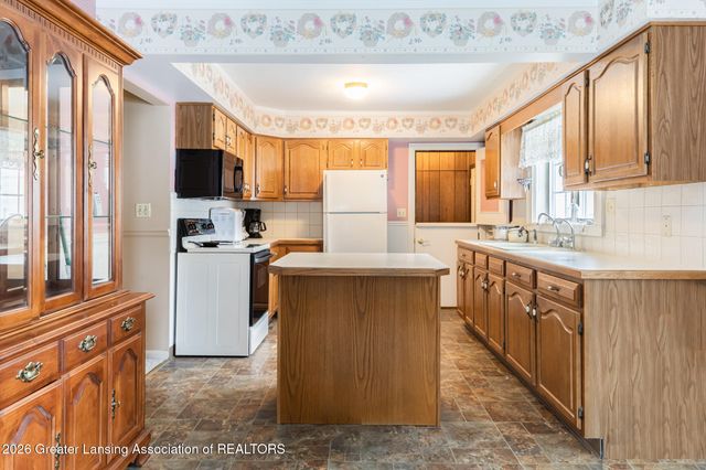 8259 N Meridian Road, Elsie, MI 48831