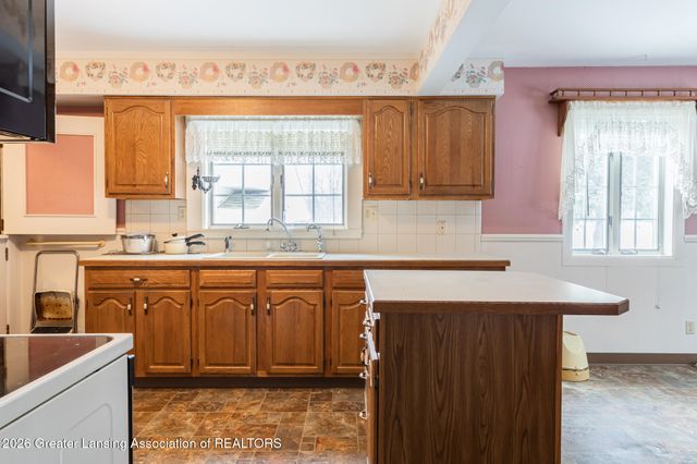 8259 N Meridian Road, Elsie, MI 48831