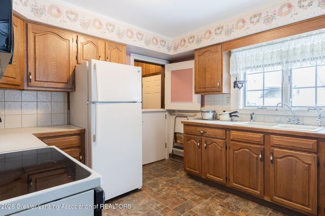 8259 N Meridian Road, Elsie, MI 48831