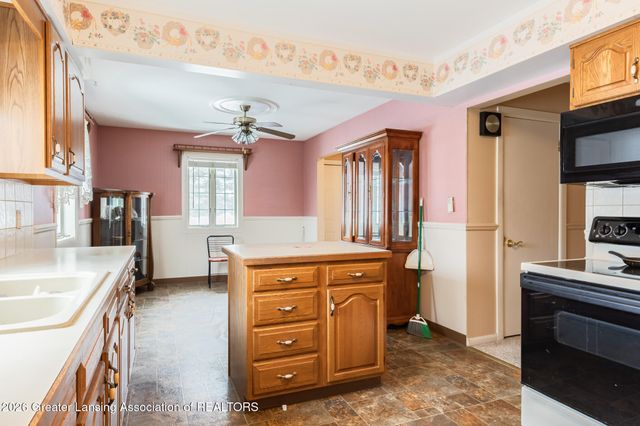 8259 N Meridian Road, Elsie, MI 48831