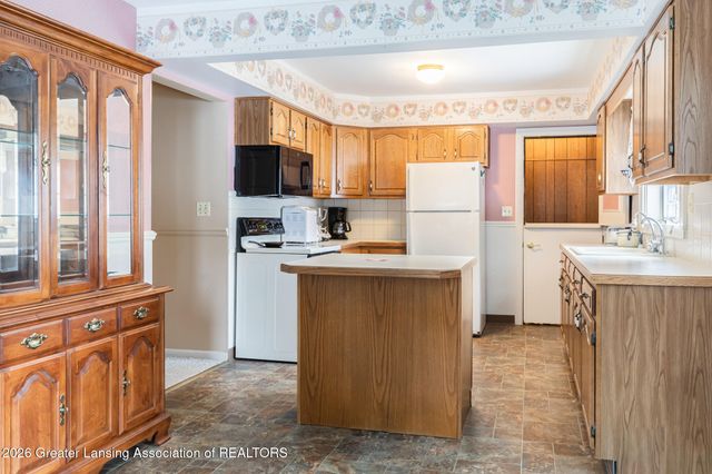 8259 N Meridian Road, Elsie, MI 48831