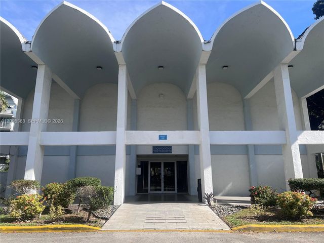 496 NW 165th St Rd D-414, Miami, FL 33169