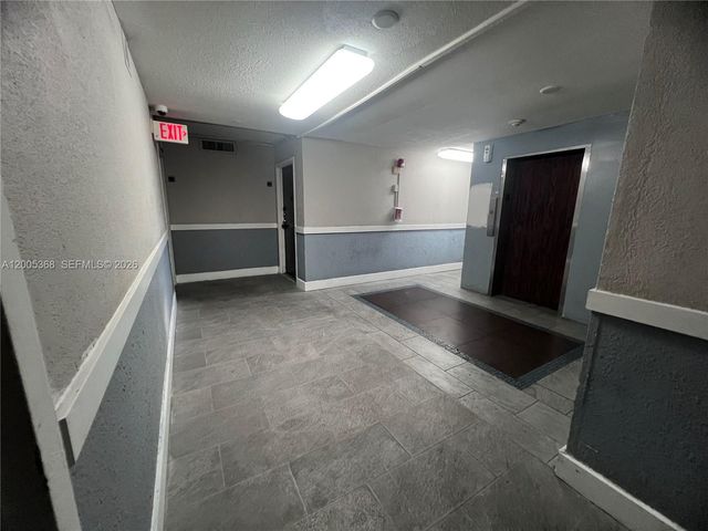 496 NW 165th St Rd D-414, Miami, FL 33169