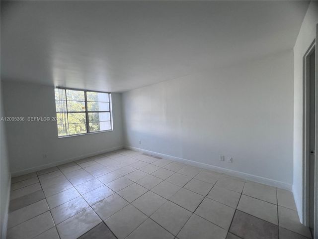 496 NW 165th St Rd D-414, Miami, FL 33169