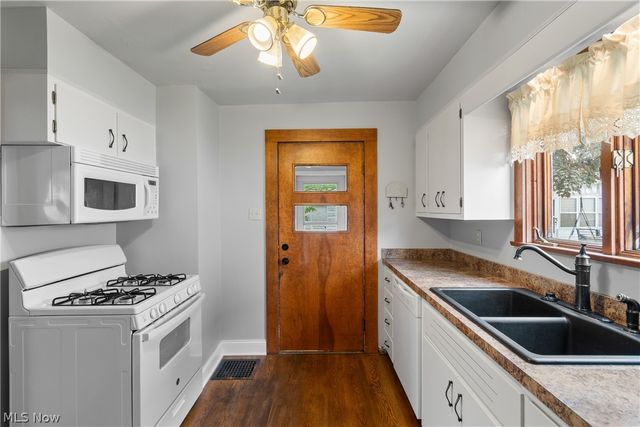 168 22nd Street NW, Barberton, OH 44203