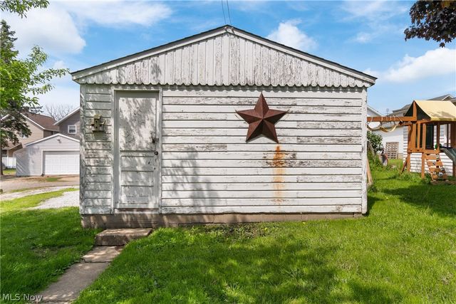 168 22nd Street NW, Barberton, OH 44203