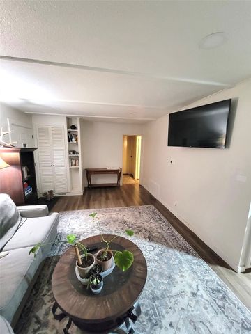 1303 Ash Street, Iowa City, IA 52240