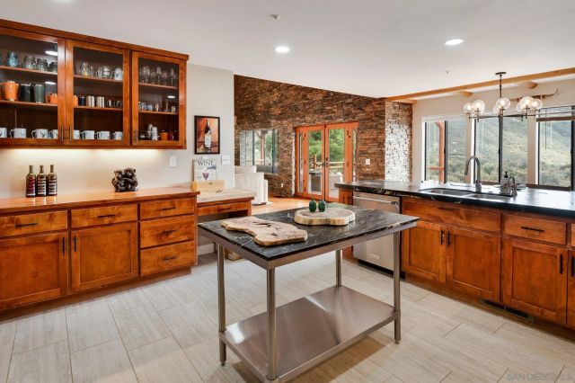 17287 Oak Hollow Road, Ramona, CA 92065