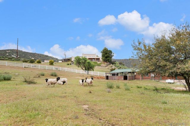 17287 Oak Hollow Road, Ramona, CA 92065