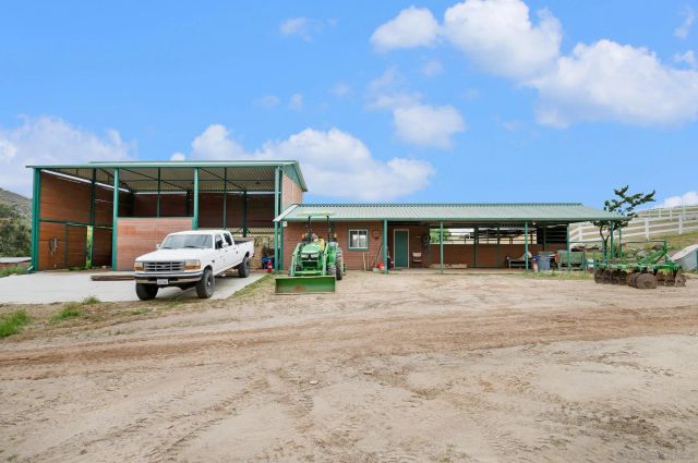 17287 Oak Hollow Road, Ramona, CA 92065